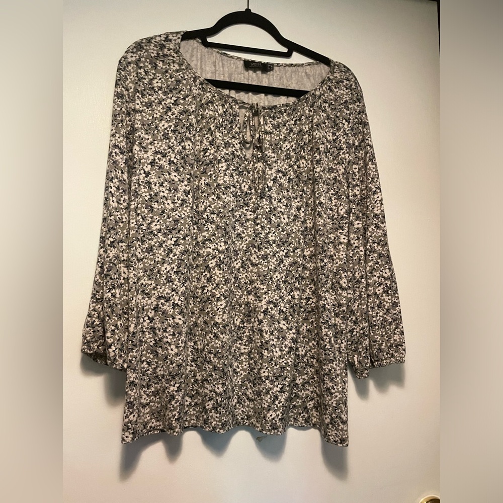Yest Beautiful Shirt with Flowers Floral 3/4 Sleeve Women’s Size 12